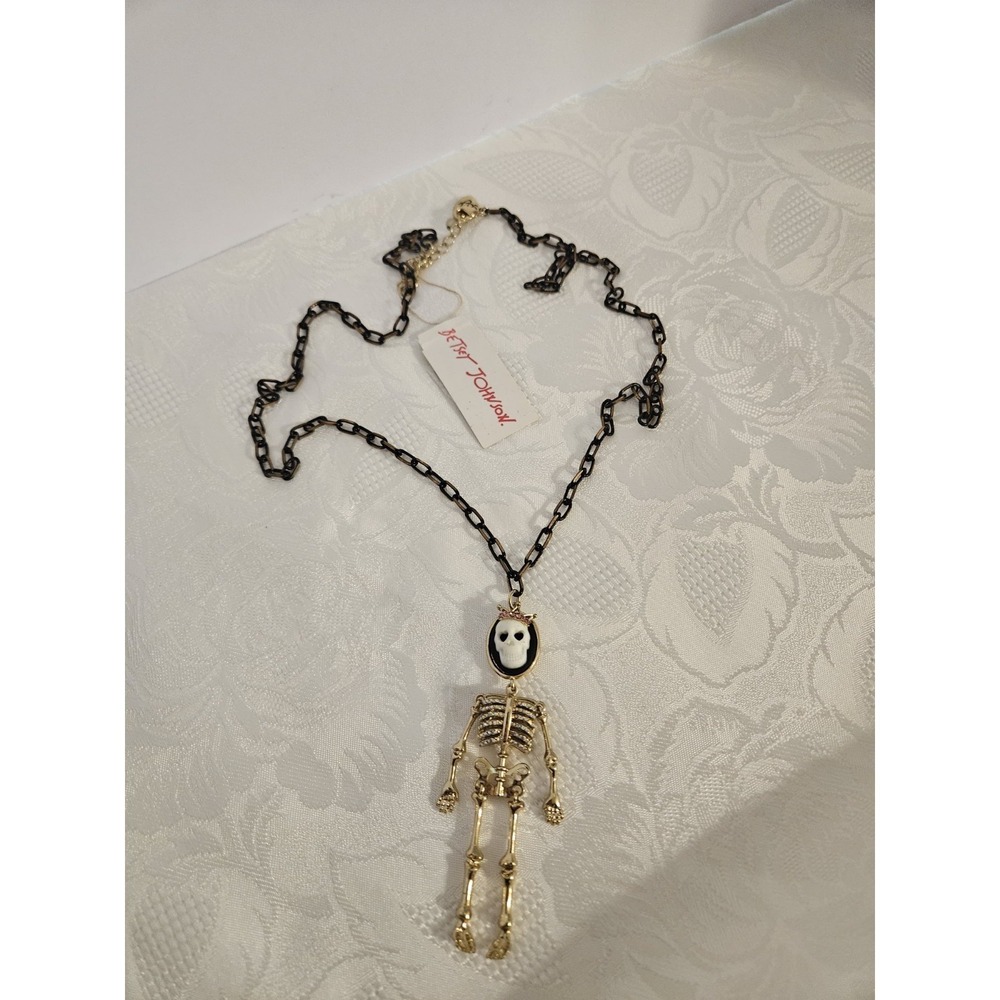 Betsey Johnson Cameo Critter Skeleton Wearing Crown Pendant Extremely Rare - 4